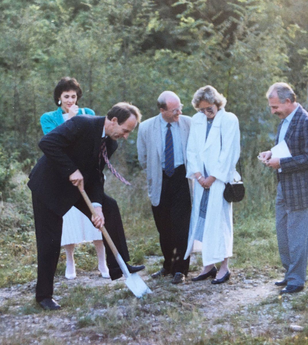 Spatenstich für das Aerztehaus im September 1988