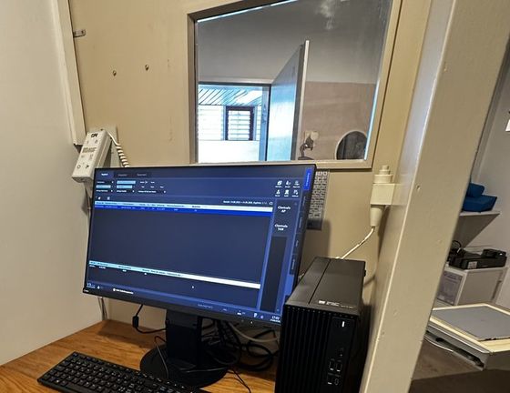 Bedienplatz der neuen digitalen Röntgenanlage